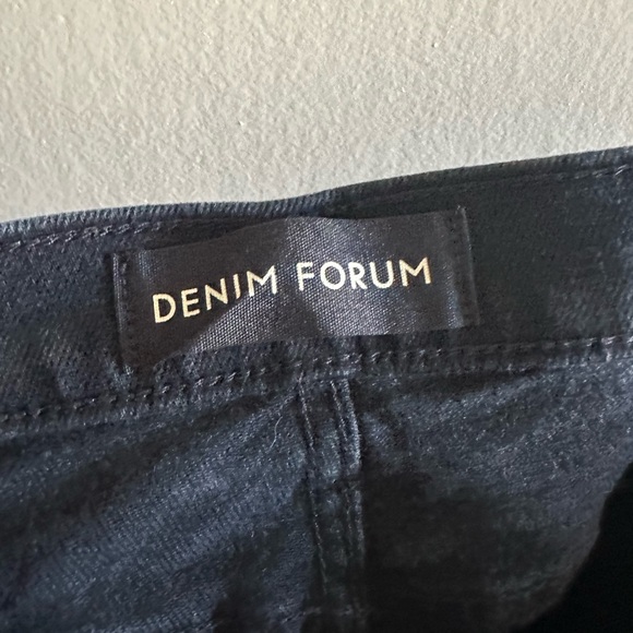 Aritzia Denim Forum Black Button Fly ‘The Yoko Bermuda Short’ size 28 EUC - Picture 8 of 11